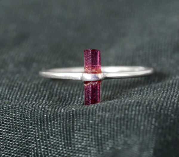 Natural Ruby Pencil Shaped 92.5 Sterling Silver ring - Image 4